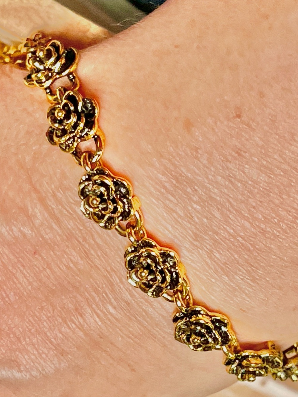 Gold Floral Link Bracelet for Women - Classic Rose Chain - Picture 3 of 5